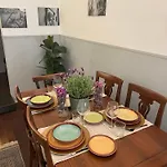 Volturno House - Walking Distance From Tower Apartment *