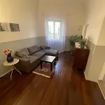 Volturno House - Walking Distance From Tower Apartment